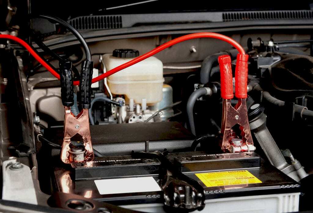 Фото зарядки аккумулятора на дороге